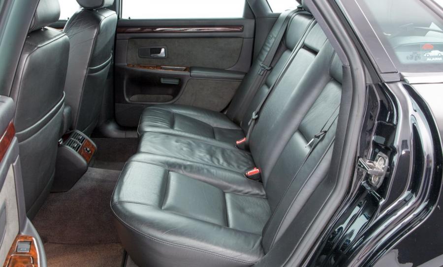 Интерьер Audi S8 (D2) 1999 года  (UK) (фото 22 из 39)